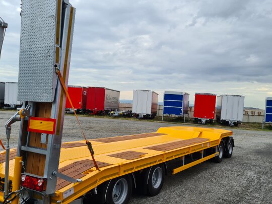 Przyczepy niskopodwoziowe z&nbsp;obrotnicą